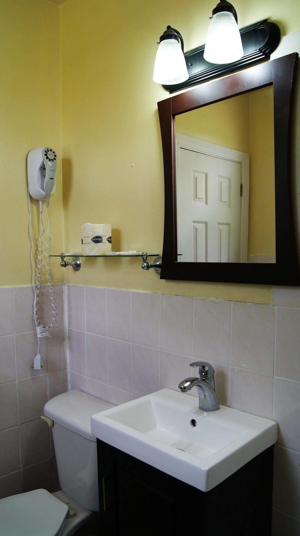 Blue Jay Motel Peterborough Εξωτερικό φωτογραφία