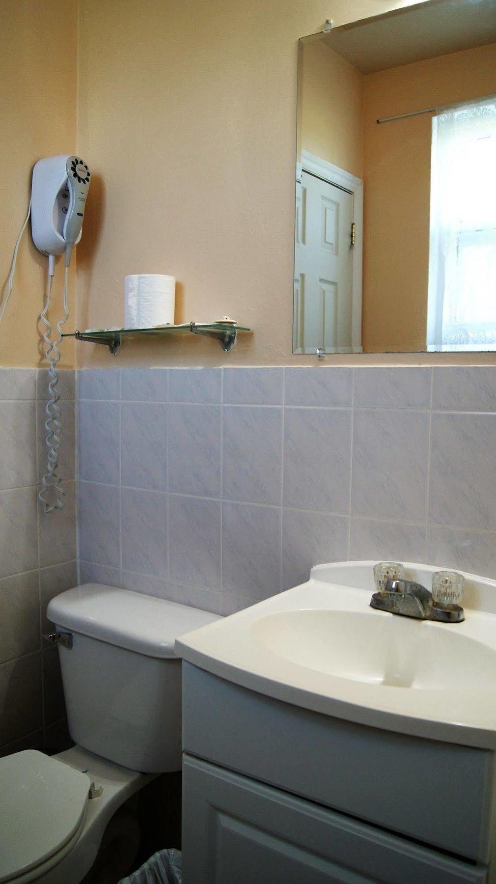 Blue Jay Motel Peterborough Εξωτερικό φωτογραφία